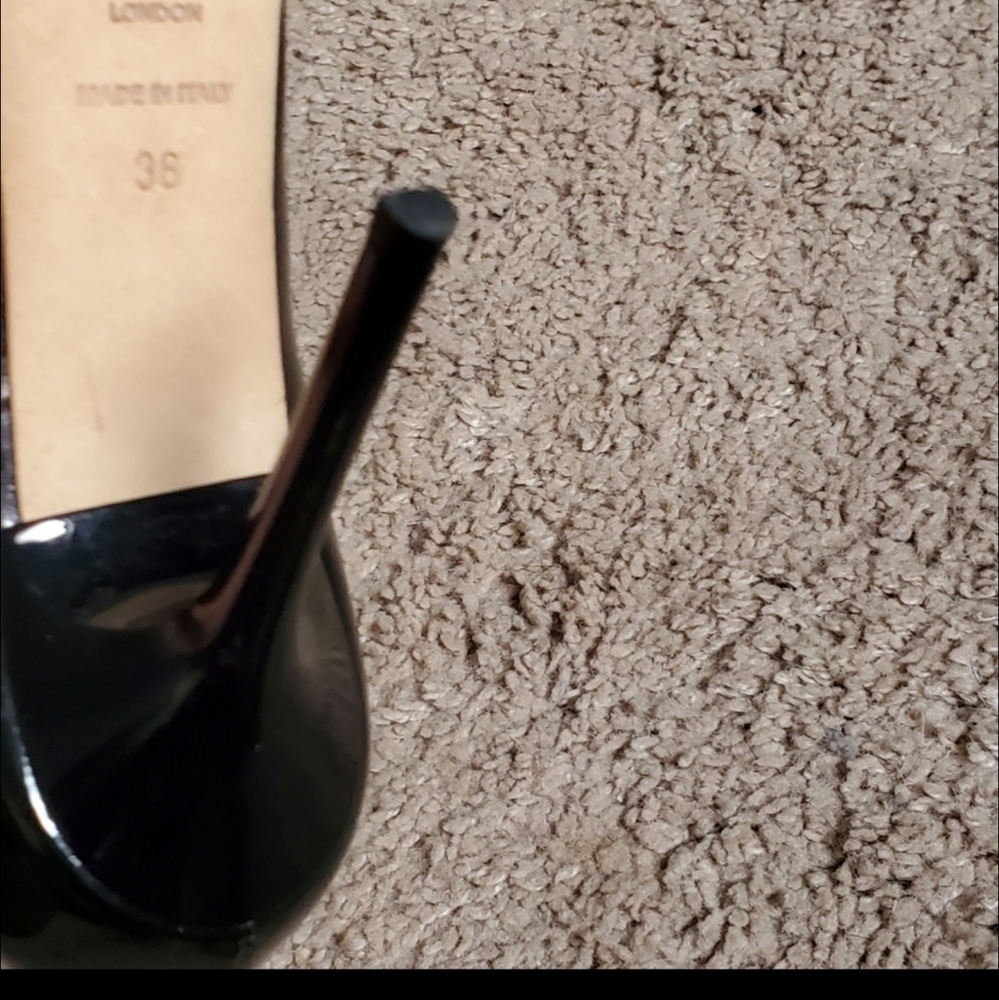 Jimmy Choo Black Patent Leather Pointed-Toe Heels - Picture 4 of 6